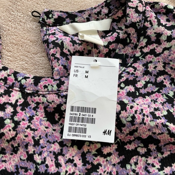 🌸 6. H&M  puff sleeve floral top - Picture 2 of 5